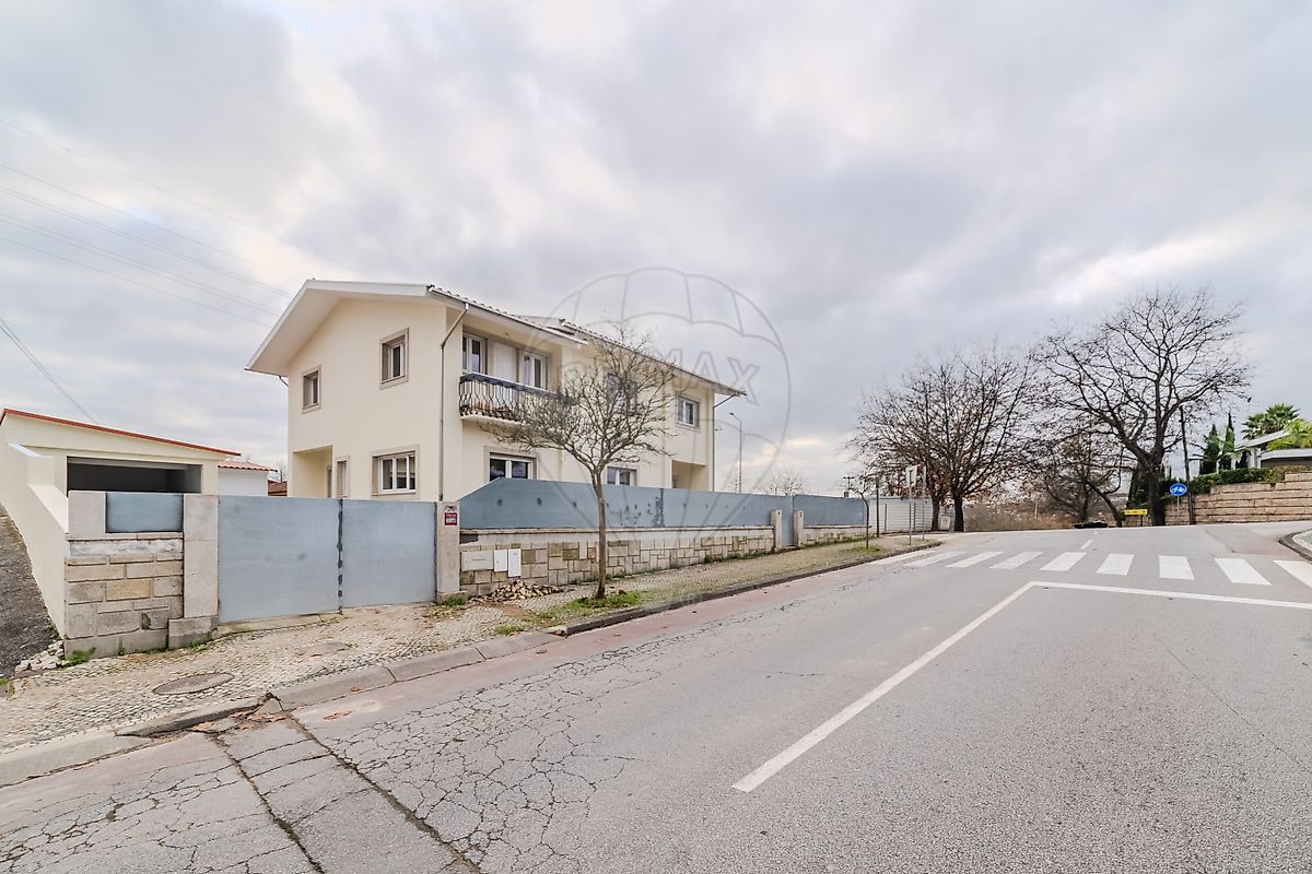 Moradia T4 para venda