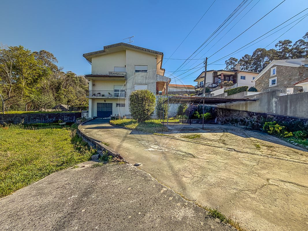 Moradia T4 à venda em Oliveira de Azeméis