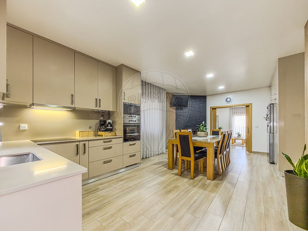 Apartamento T4 à venda em Santa Maria da Feira