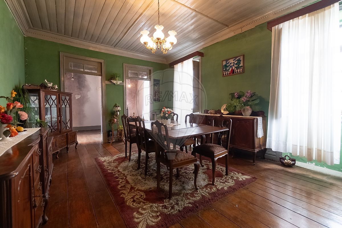 Apartamento T5 à venda em Vale de Cambra