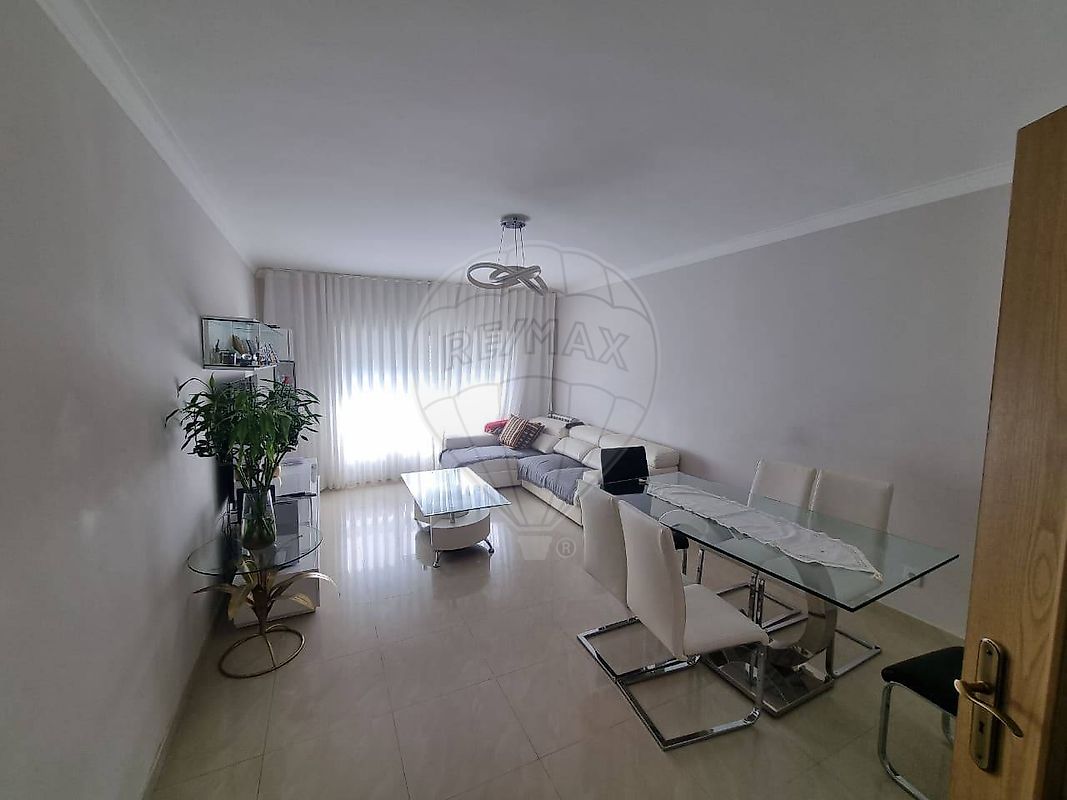 Apartamento T3 à venda em Loures