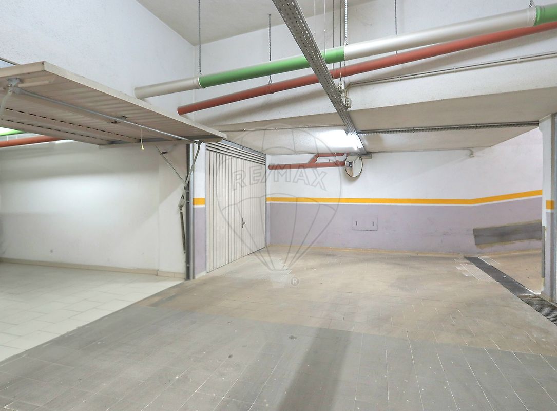 Garagem - Almada, Cova da Piedade, Pragal e Cacilhas, Almada, Setúbal