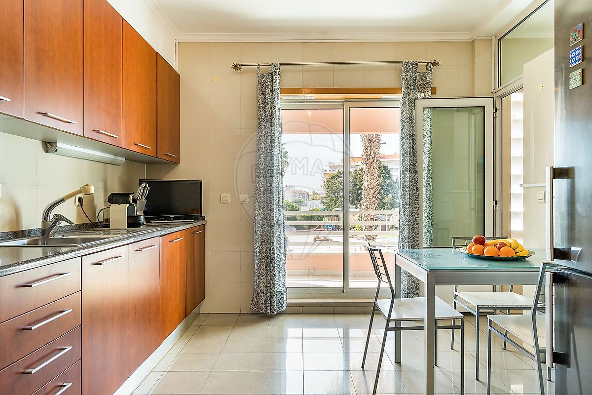 Apartamento T2 em Carcavelos e Parede 4