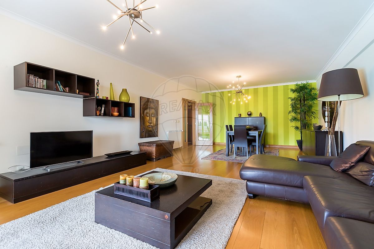 Apartamento T2 em Carcavelos e Parede 3