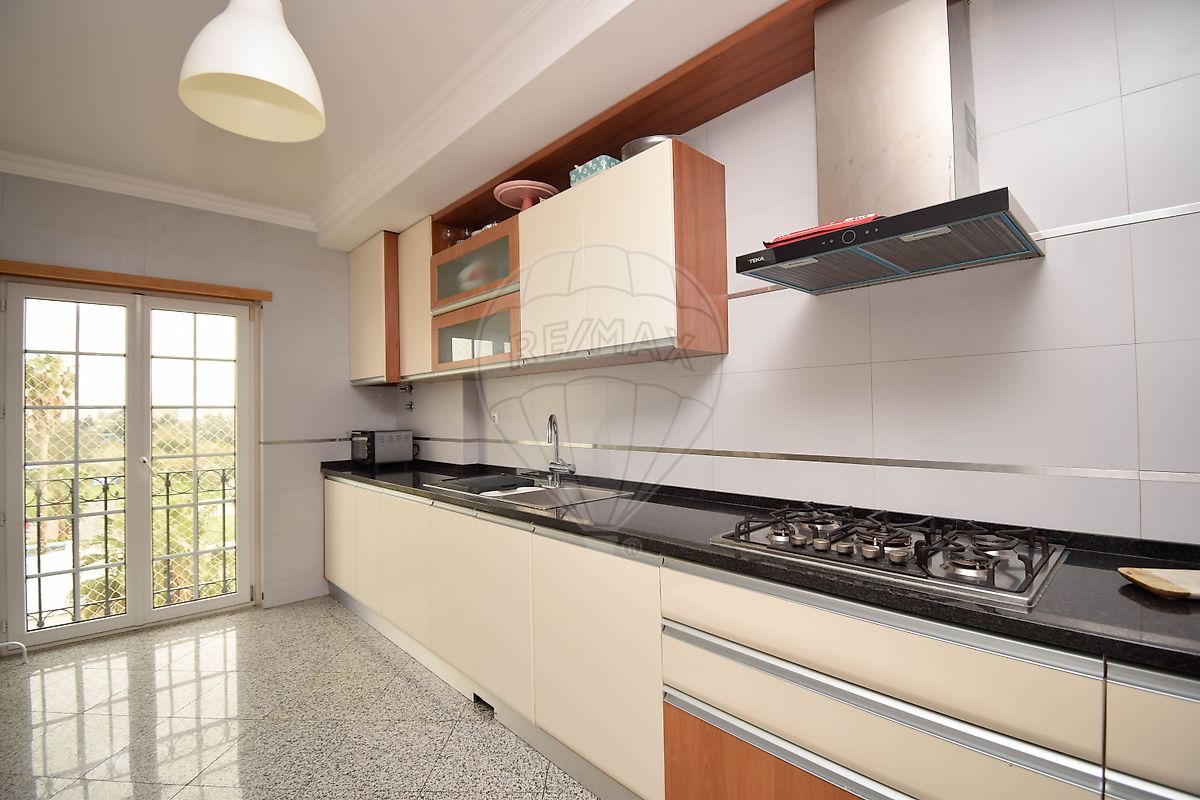 Apartamento T2 à venda em Amadora