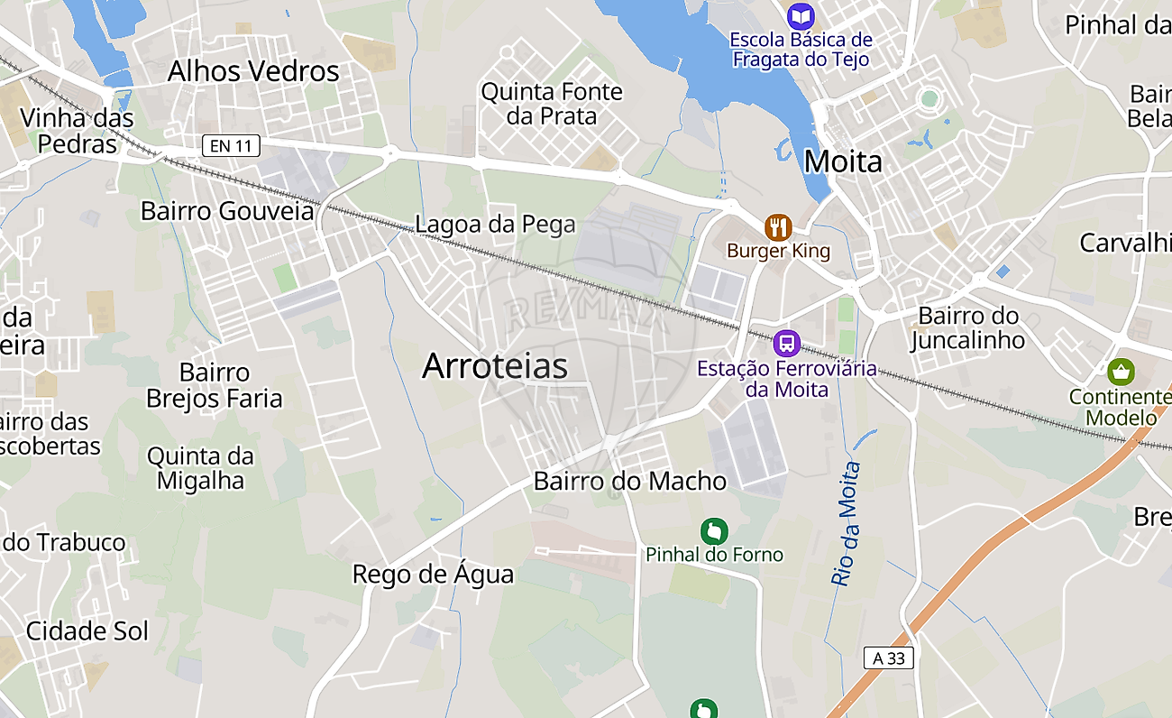Moradia T4 à venda em Moita