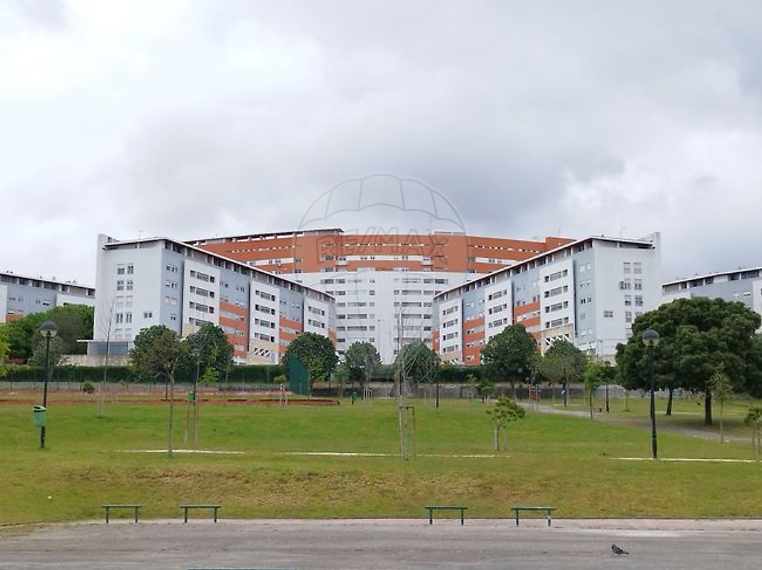 Apartamento T2 para arrendar em Amadora