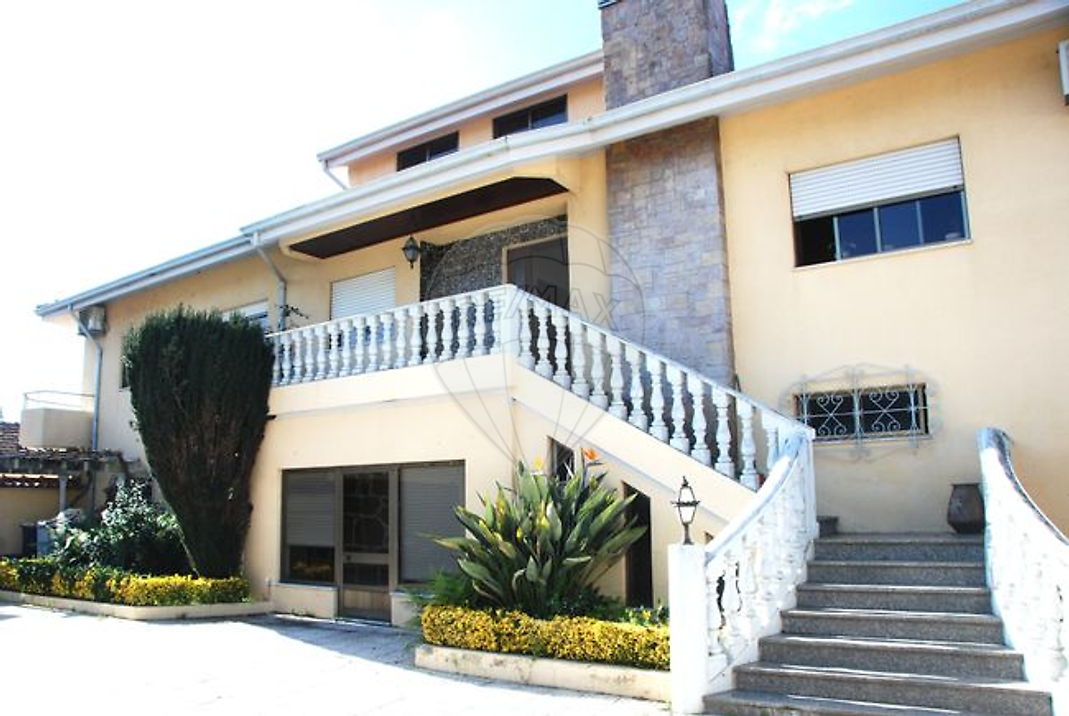 Moradia T4 à venda em Maia