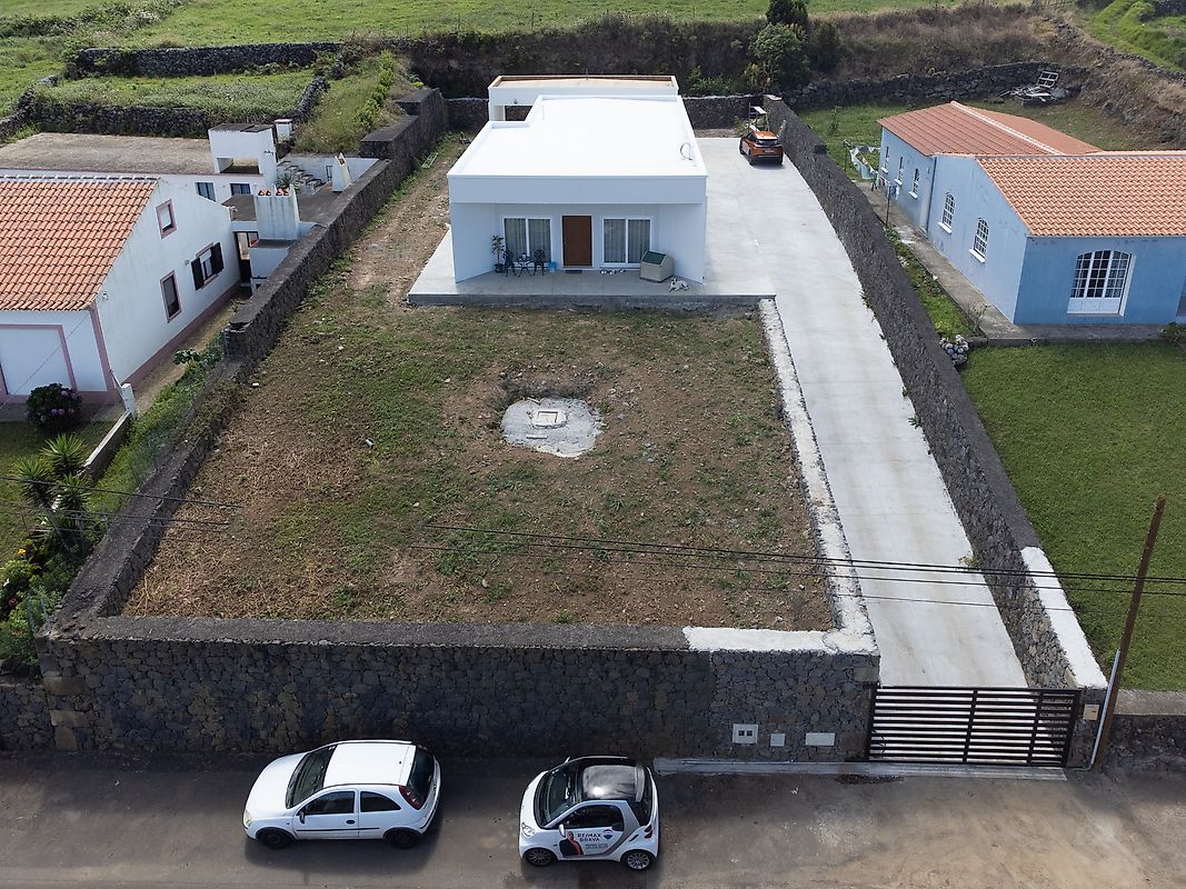 Moradia T4 à venda em Angra do Heroísmo