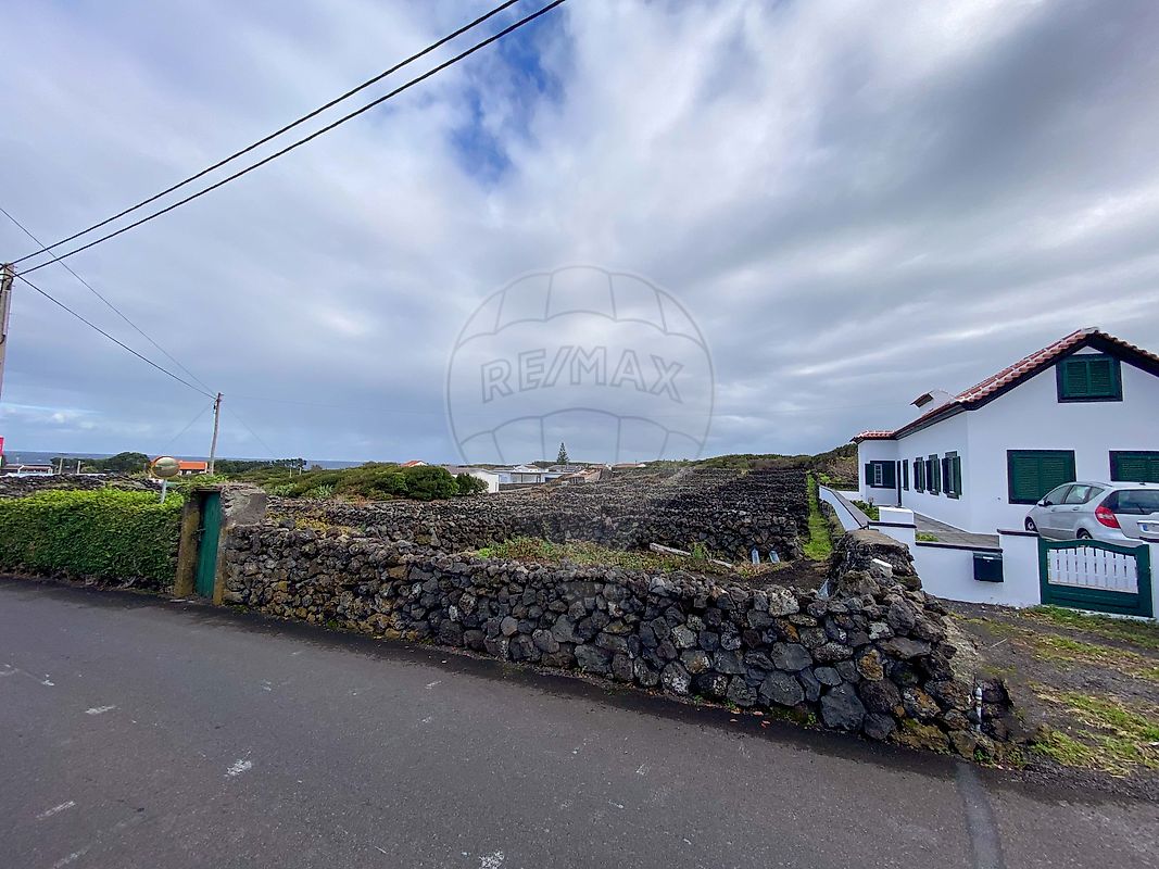Land for sale in Praia da Vitória, Portugal — €69,500