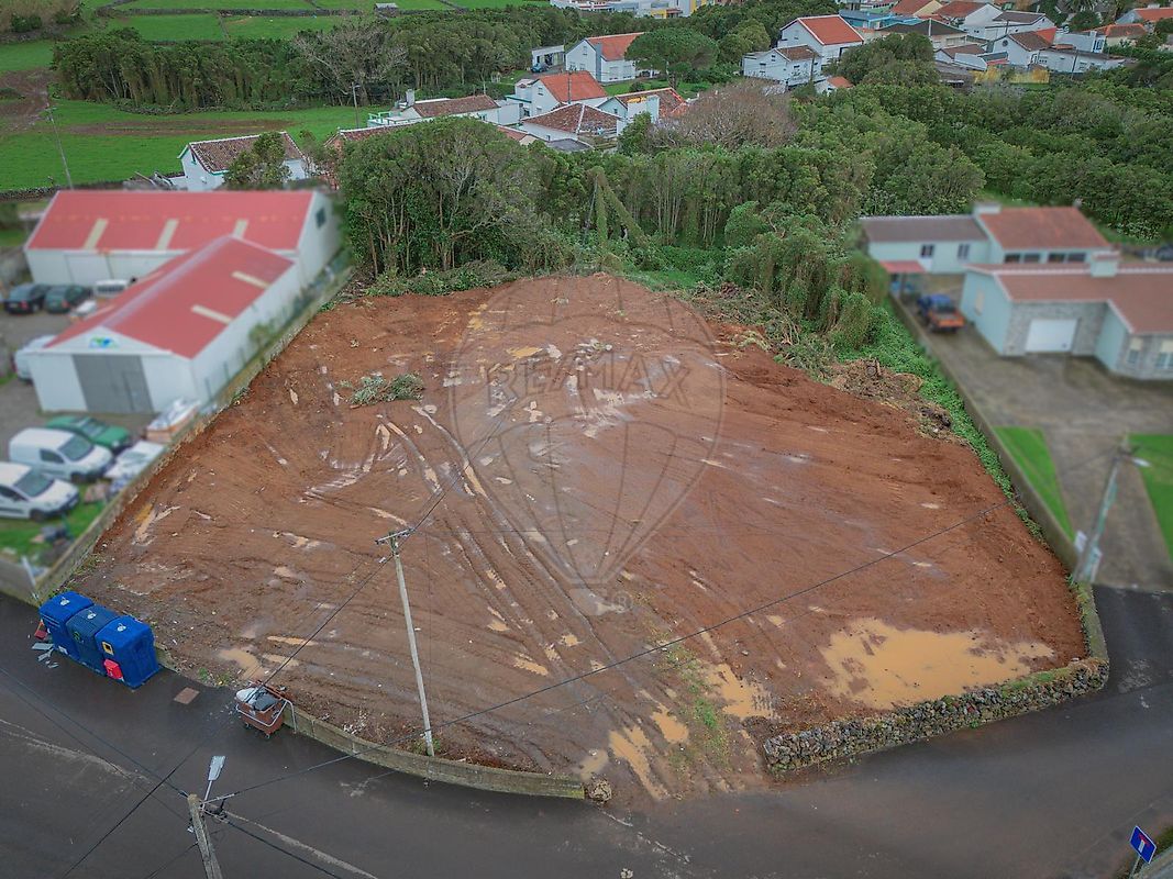 Land for sale in Lajes do Pico, Portugal — €76,000