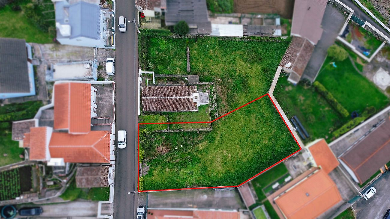 Terreno à venda em Angra do Heroísmo