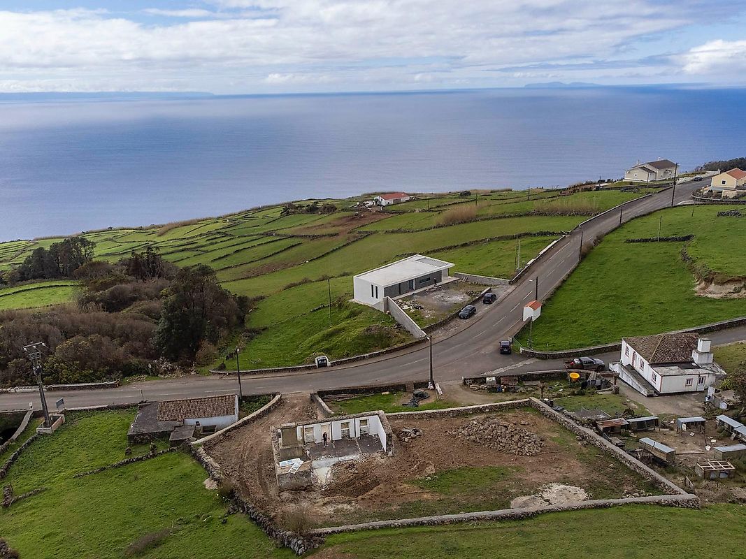 listing 126941021-90 picture-0