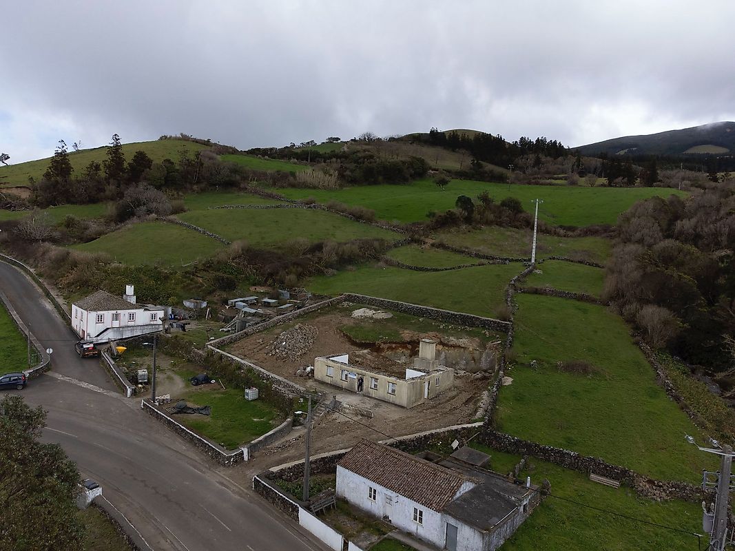 listing 126941021-90 picture-0