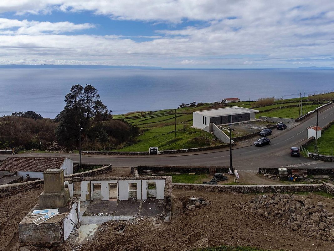 listing 126941021-90 picture-0