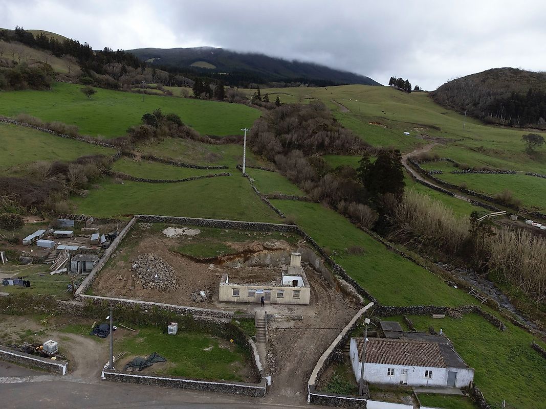 listing 126941021-90 picture-0