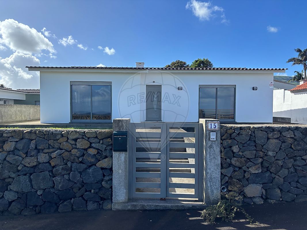 Moradia T2 à venda em Praia da Vitória