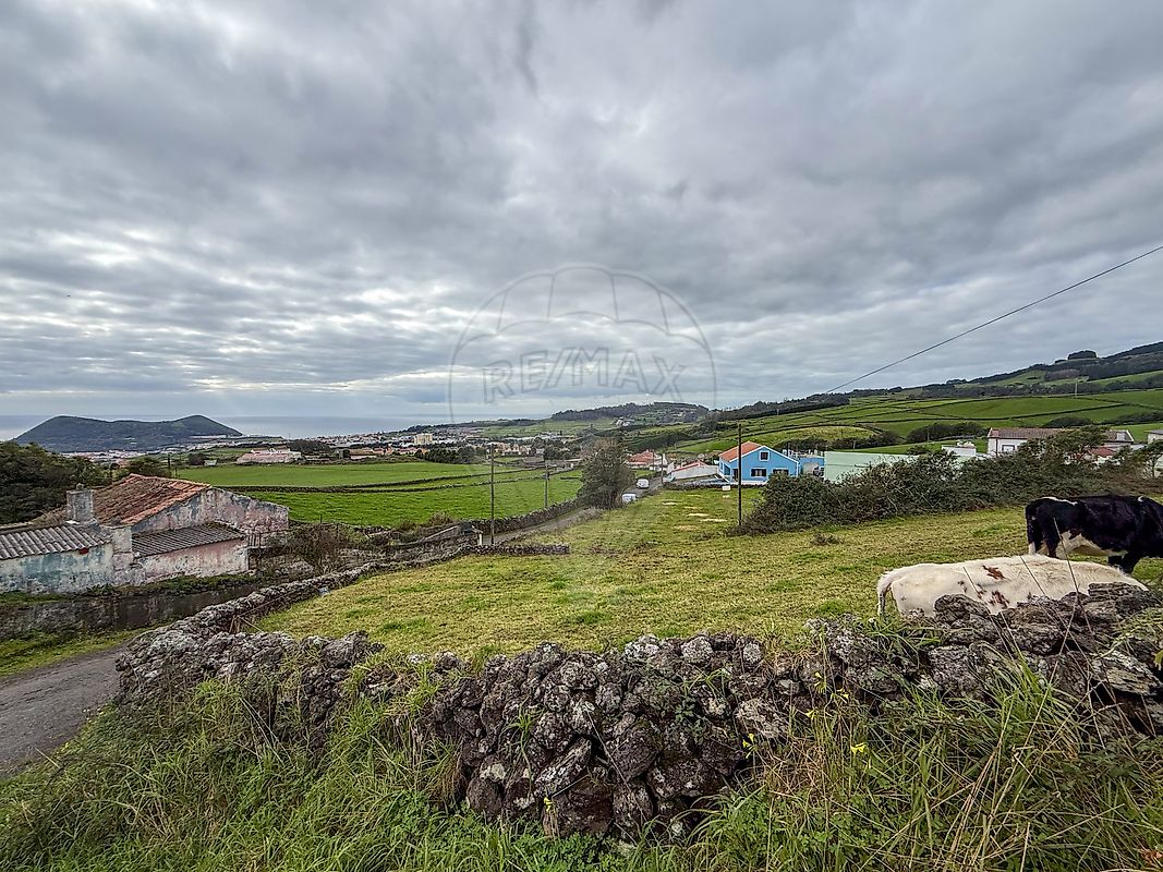 Terreno à venda em Angra do Heroísmo