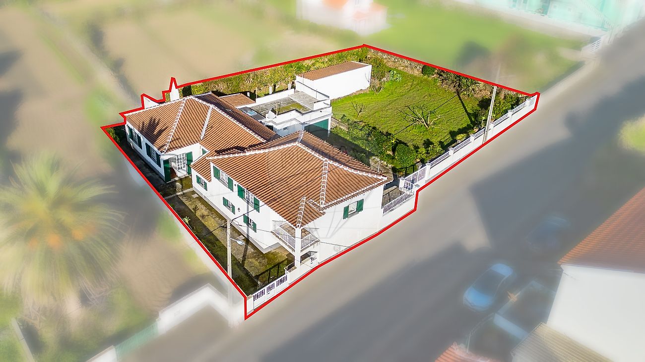 Moradia T6 à venda em Praia da Vitória