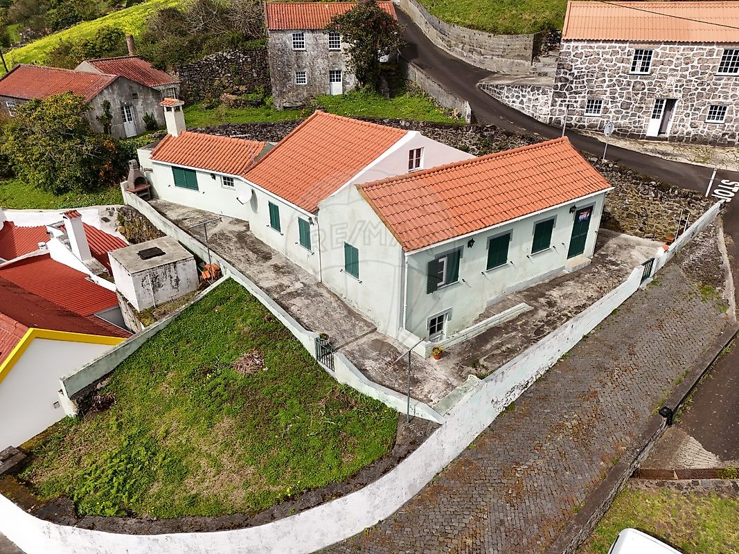 Moradia - Manadas (Santa Bárbara), Velas, Ilha de São Jorge