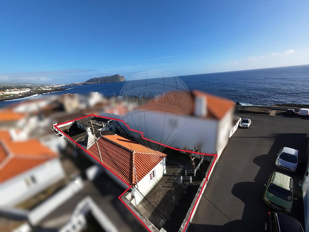 Moradia T2 à venda em Angra do Heroísmo