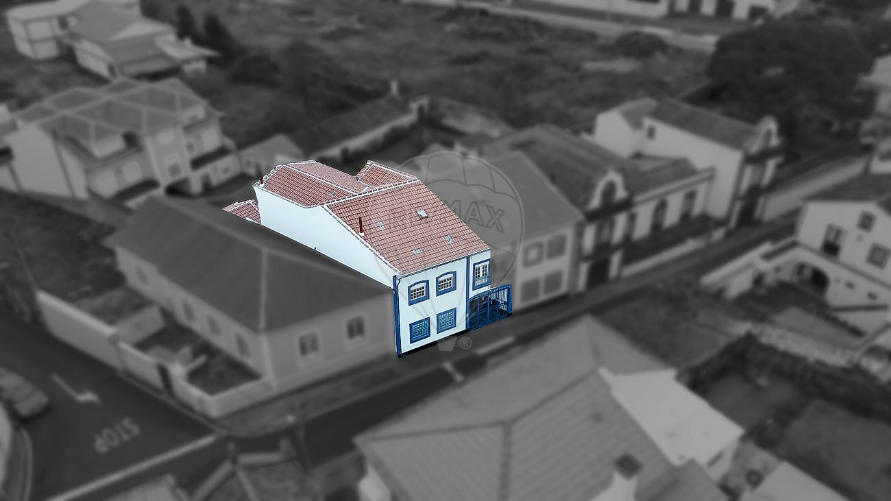 Moradia T4 à venda em Angra do Heroísmo