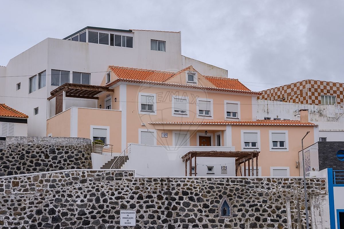 Moradia T4 à venda em Angra do Heroísmo