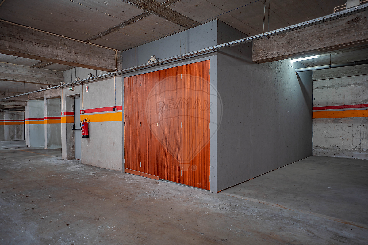 Garagem - Praia da Vitória (Santa Cruz), Praia da Vitória, Ilha Terceira