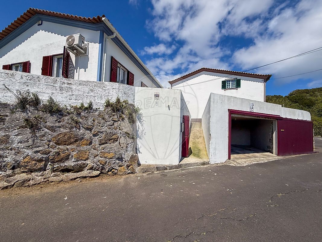 Moradia T2 à venda em Praia da Vitória
