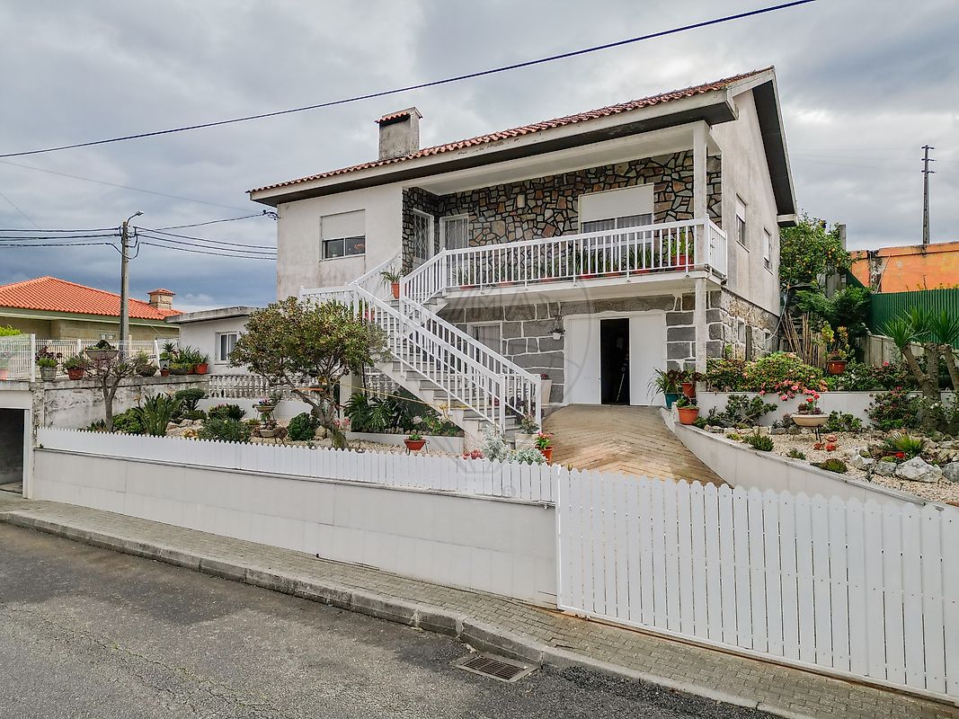 Moradia T3 à venda em Castelo de Paiva