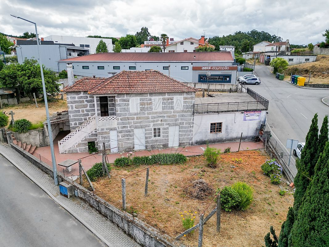 Moradia - Sobrado e Bairros, Castelo de Paiva, Aveiro