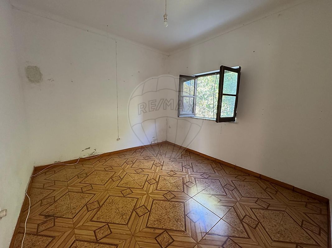 listing 127001009-5 picture-0