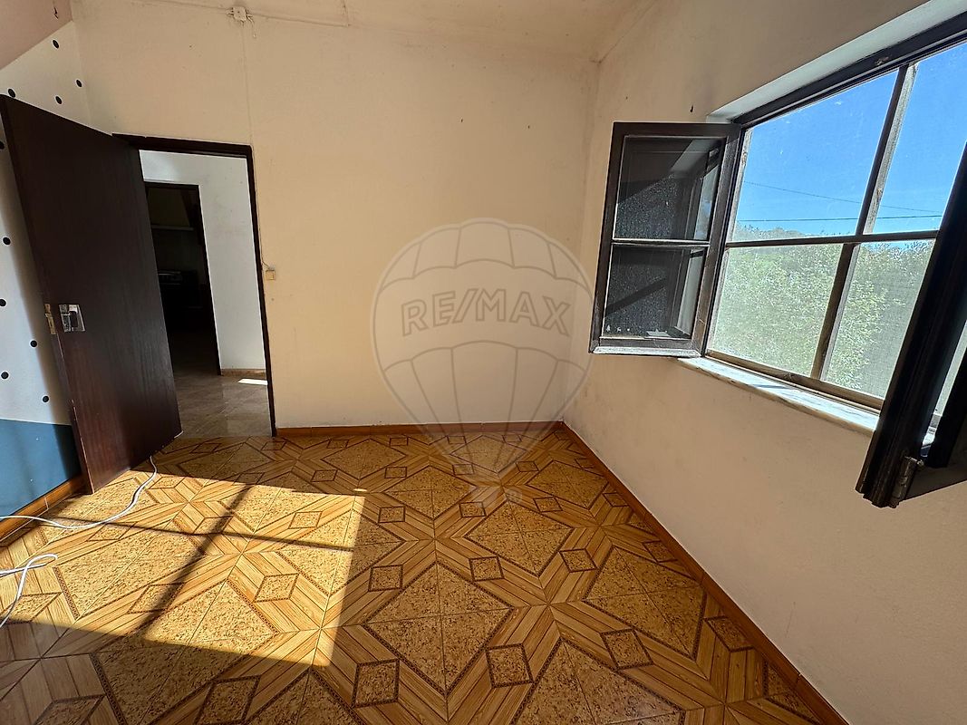 listing 127001009-5 picture-0
