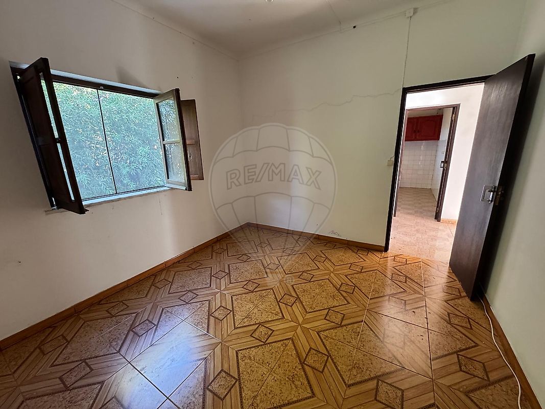 listing 127001009-5 picture-0