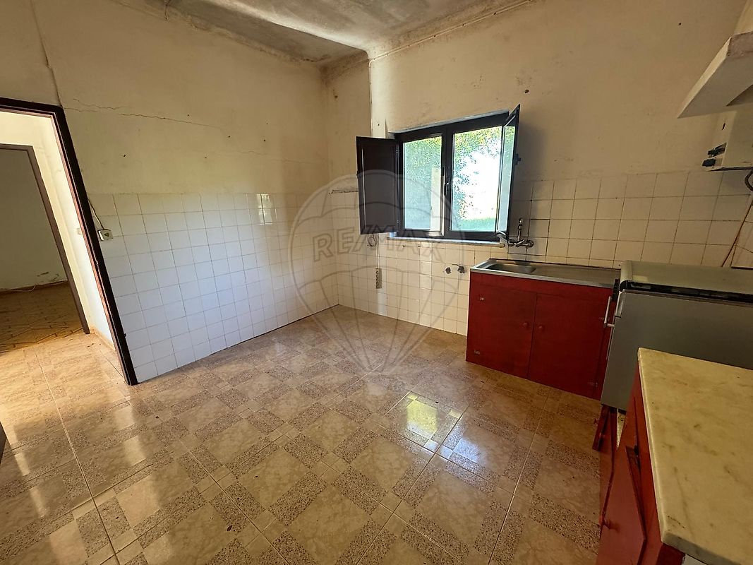 listing 127001009-5 picture-0