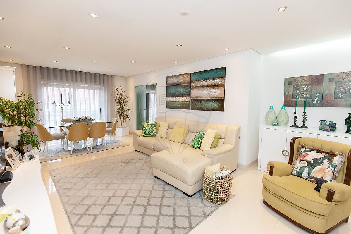 Apartamento T4 à venda em Cadaval