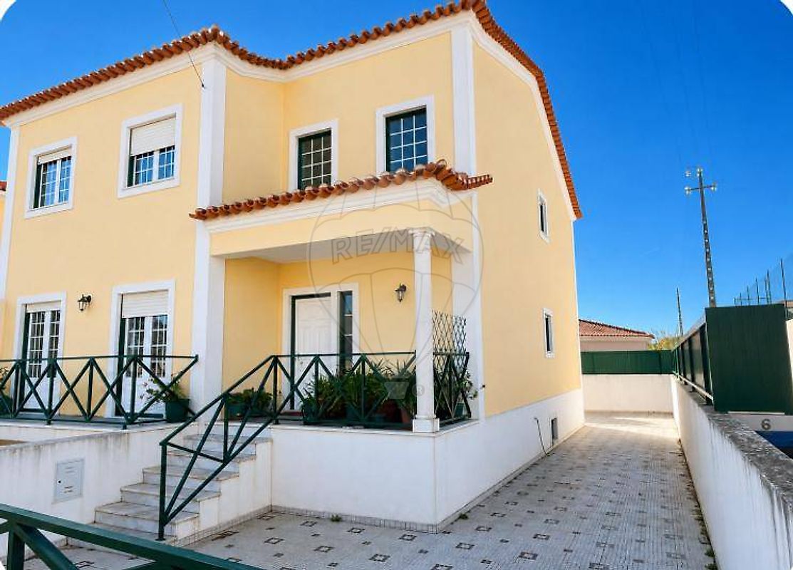 Moradia T3 à venda em Lourinhã