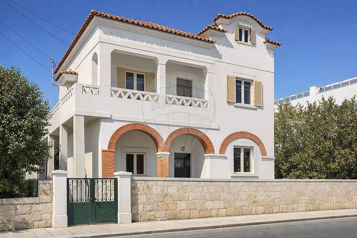 Apartamento T10 à venda em Almada