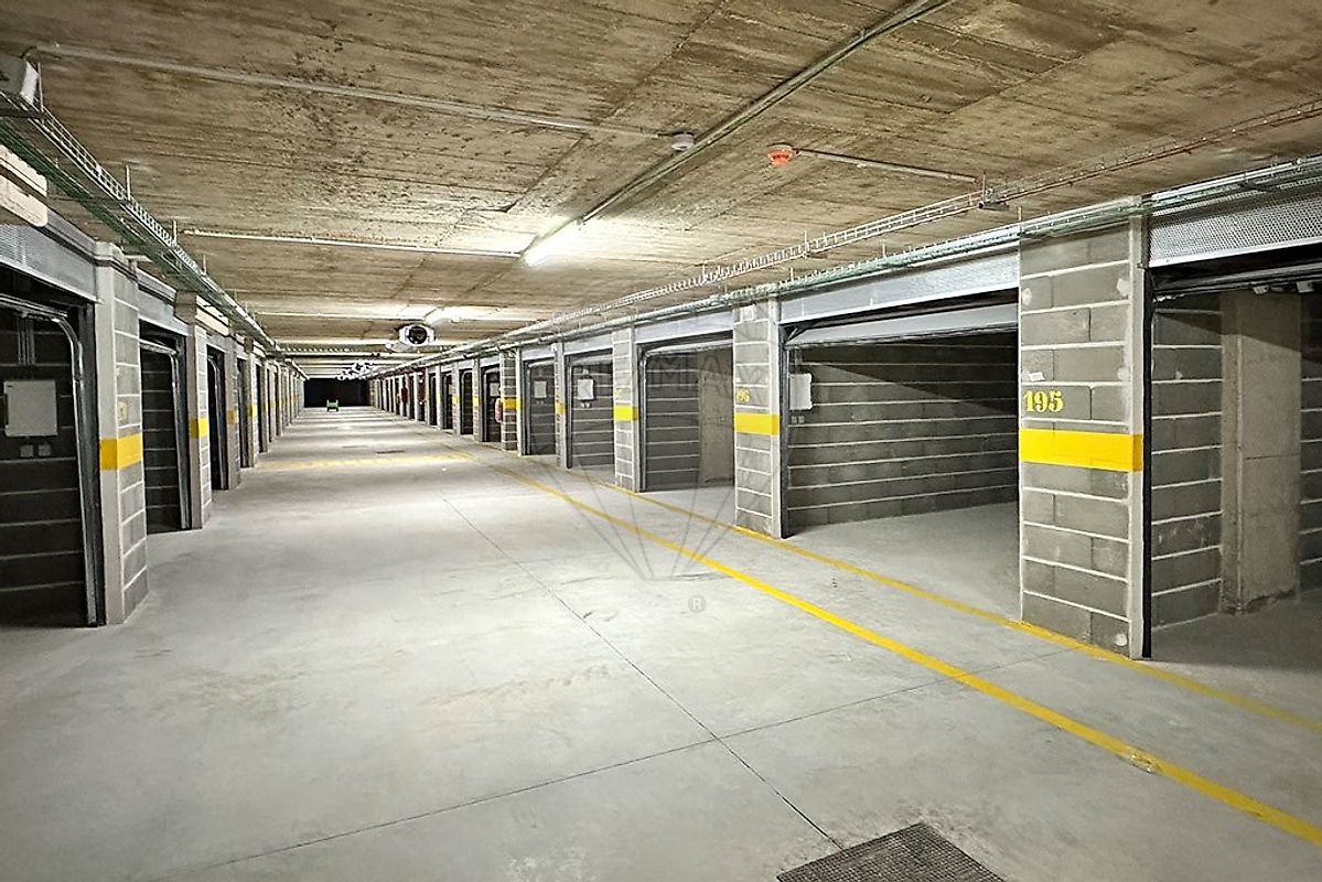 Garagem à venda em Portimão