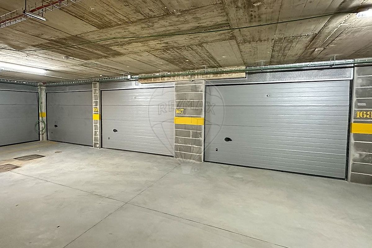 Garagem para arrendar em Portimão
