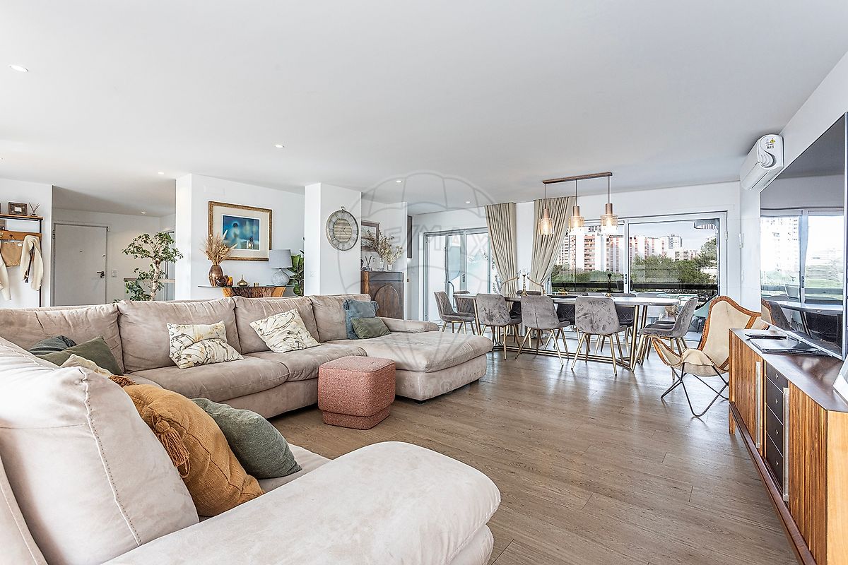 Apartamento T5 à venda em Oeiras