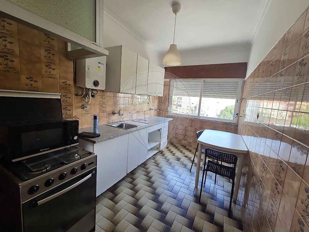 Apartamento T2 à venda em Amadora