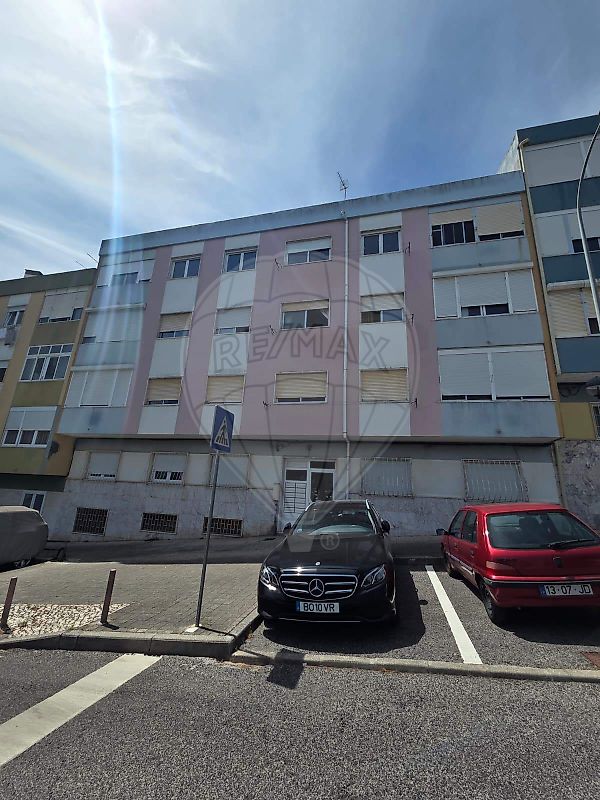 Apartamento T2 à venda em Amadora
