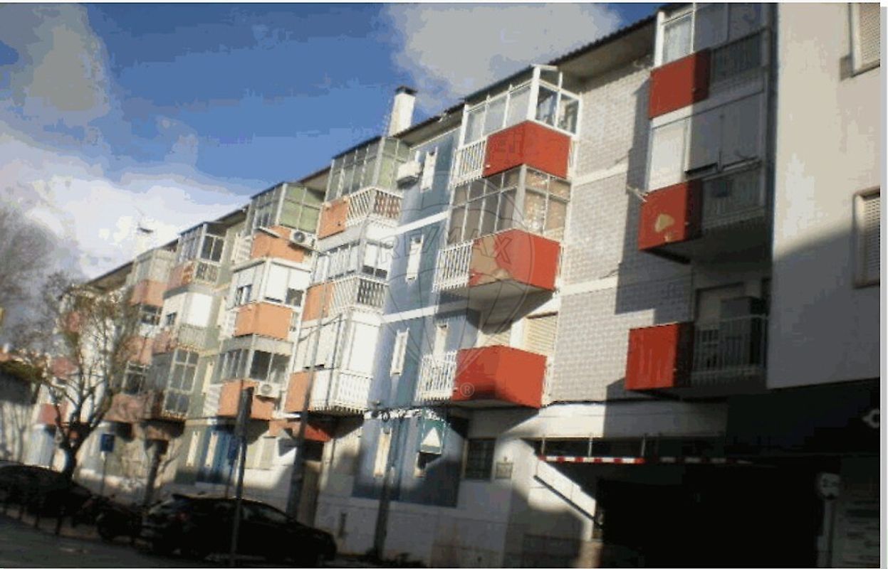 Apartamento T2 à venda em Amadora