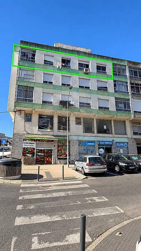 Apartamento T2 à venda em Amadora