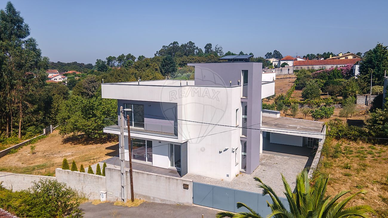 Moradia T4 para venda