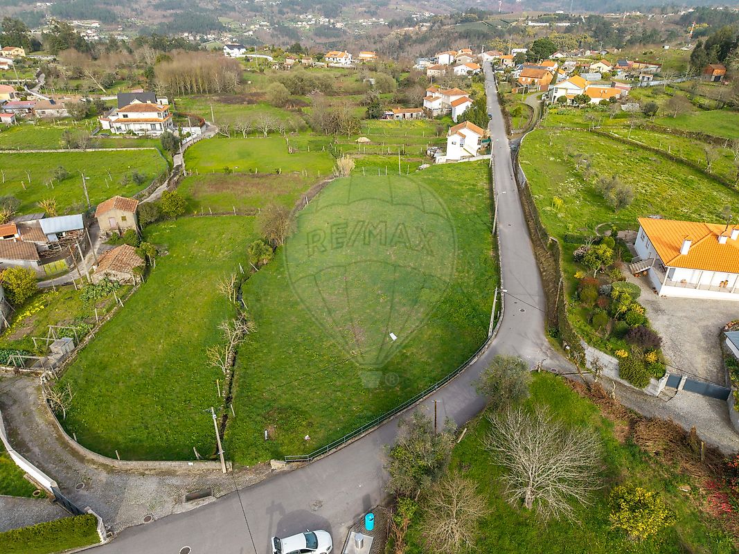 Terreno - Fataunços e Figueiredo das Donas, Vouzela, Viseu