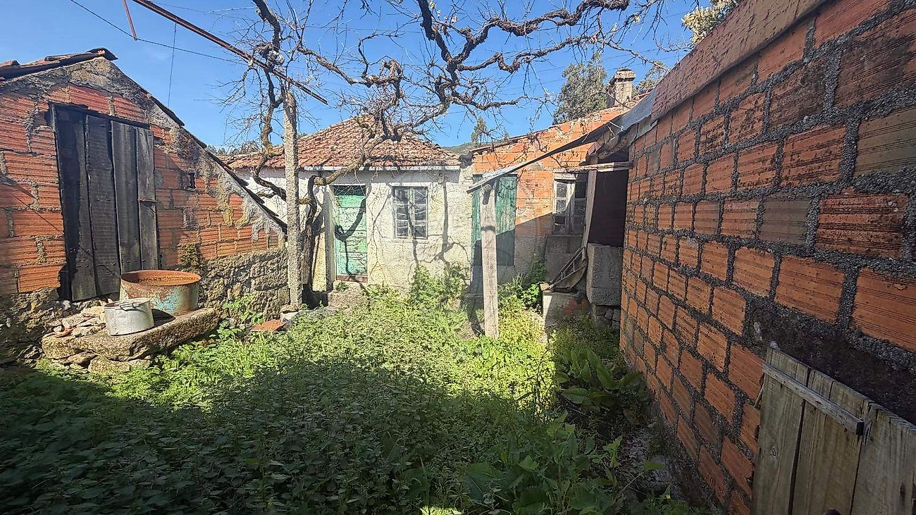 Moradia - Santa Cruz da Trapa e São Cristóvão de Lafões, São Pedro do Sul, Viseu