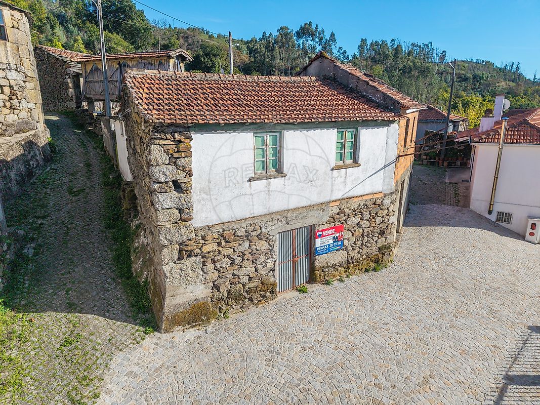 Moradia T2 em São Martinho das Moitas e Covas do Rio, €38.500