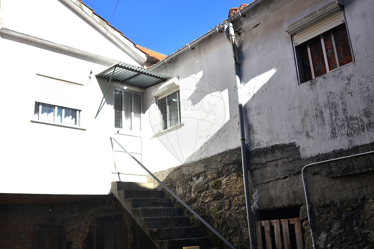 Moradia T3 à venda em Oliveira de Frades